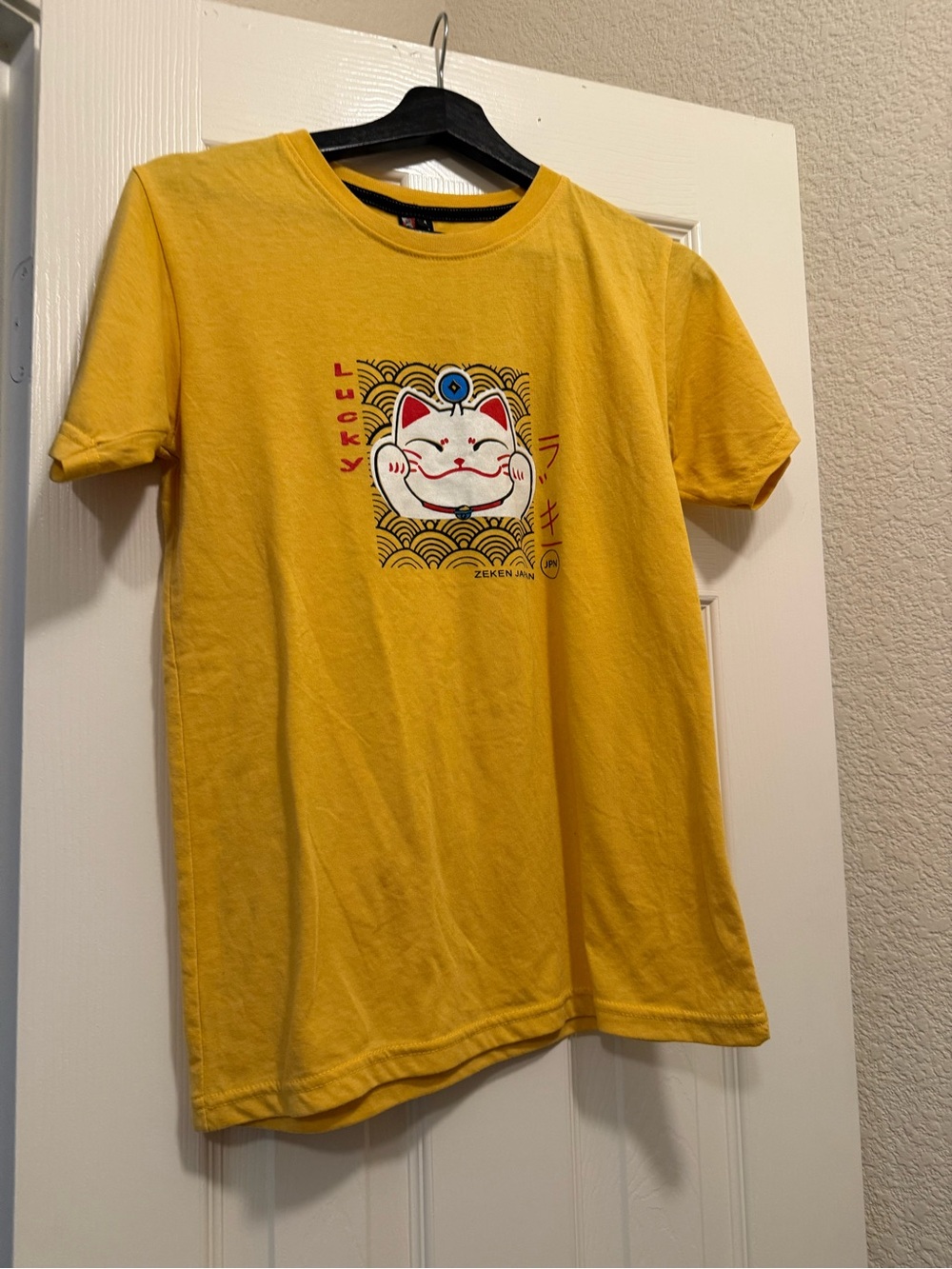 Zeken Japan Lucky Cat Maneki Neko Graphic T-Shirt Mustard Yellow